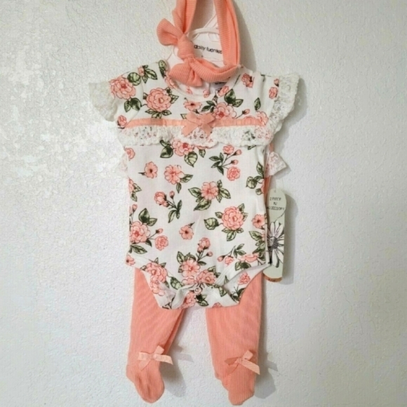 Daisy Fuentes Other - Daisy Fuentes Floral Outfit Onesie Leggings and Bow Set Floral Lace 0/3 Months